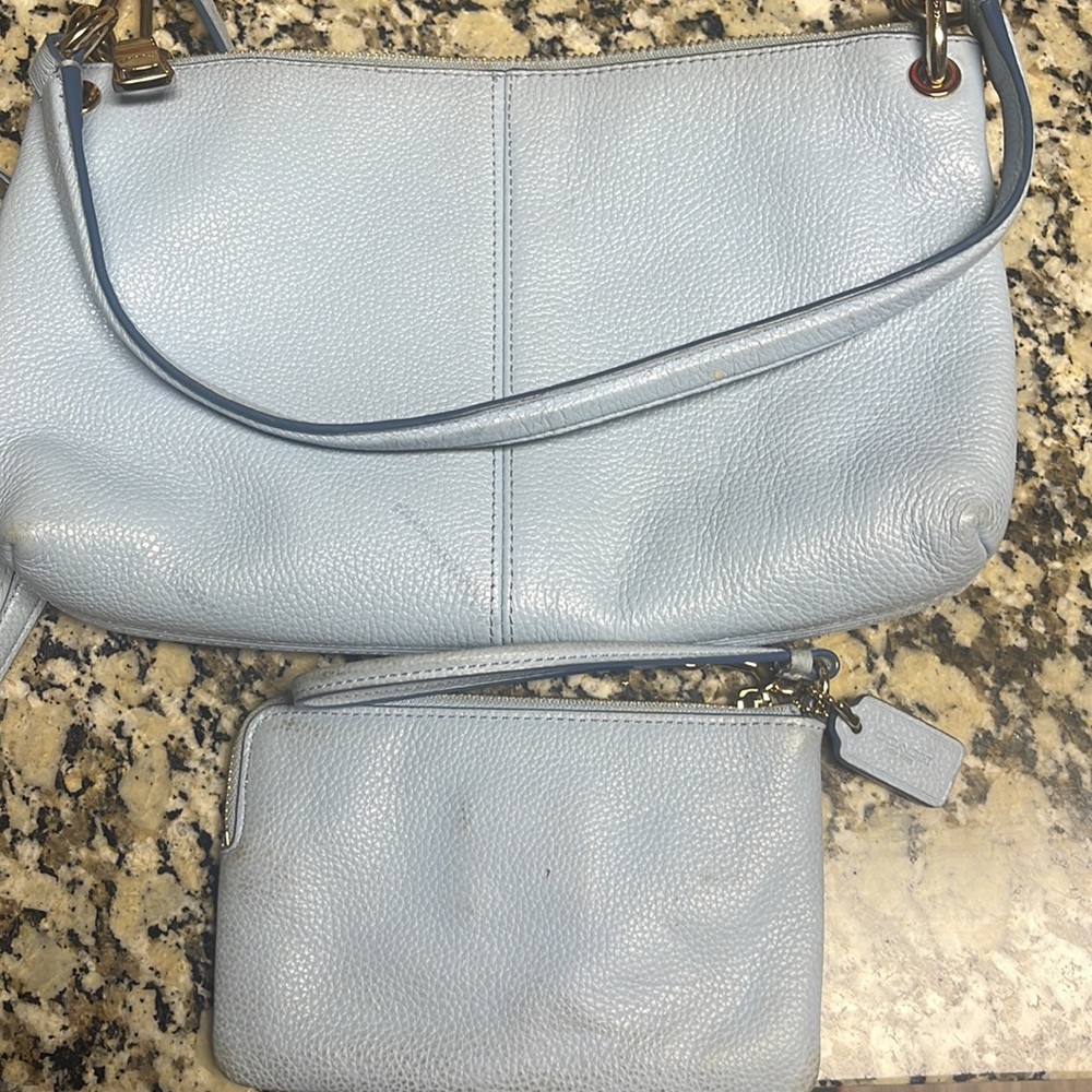 Coach Set - Picture 2 of 4
